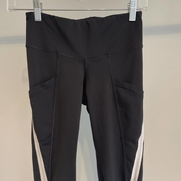 Champion Black and White Ankle Leggings with leg pockets Size Small - Picture 2 of 6